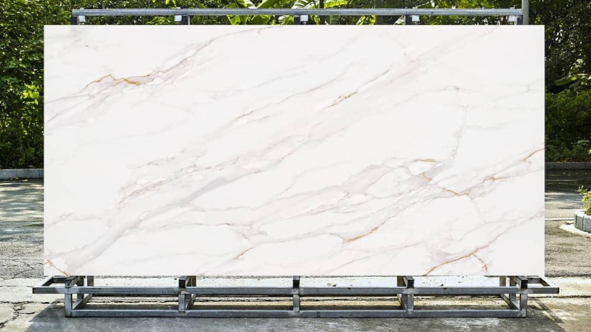 Lámina Calacatta Borghini Lux en gran formato arquitectónico